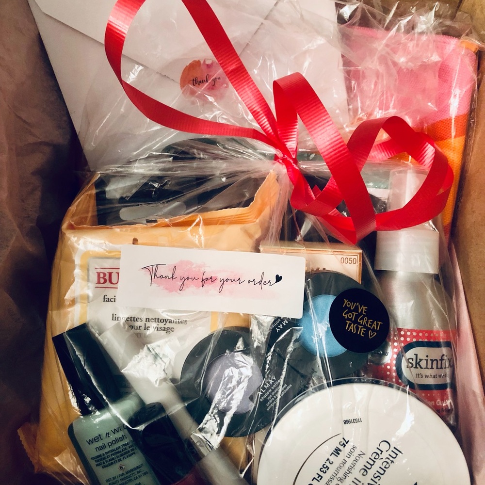 💋 Welcome Poshers 💋 - Picture 3 of 16